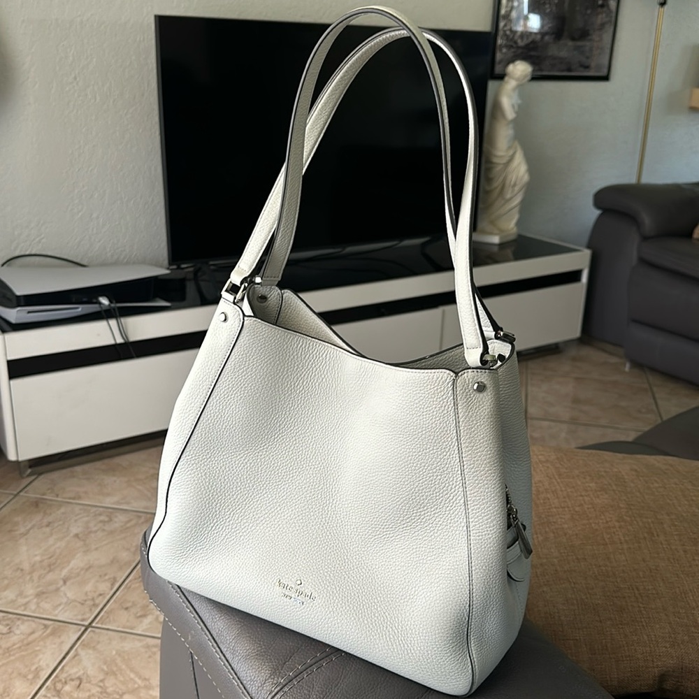 Like new Kate Spade shoulder bag